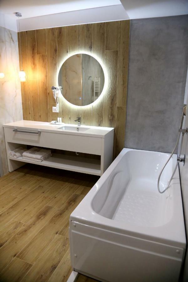 Hotel One Vlorë Εξωτερικό φωτογραφία